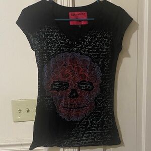 Gothic Black Tee with Red and Metallic Blue Rose Skull Design